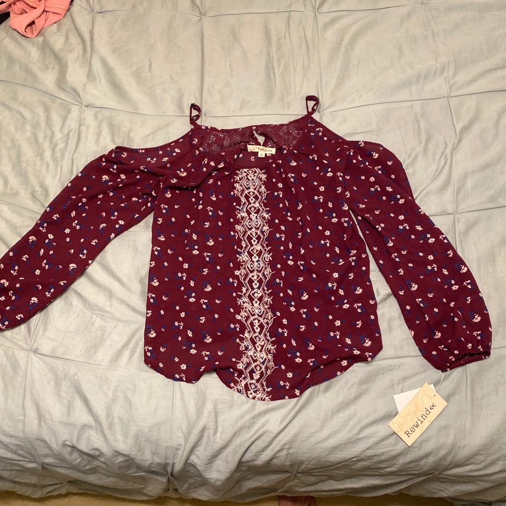 BRAND NEW Open shoulder shirt